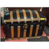 Image 1 : VINTAGE WOOD AND METAL TRUNK 32" X 18" X 22"