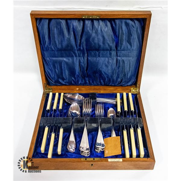 WOODEN CASED CUTTLERY SET