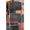 Image 2 : PATIO TABLE AND 2 CHAIRS 28" X 23.5"