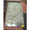 Image 1 : NEW SCARLET ROSE 3 PIECE MAT SET