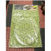 Image 1 : NEW SCARLET ROSE 3 PIECE MAT SET