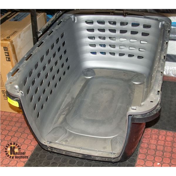 LARGE PLASTIC PET KENNEL