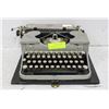 Image 1 : ANTIQUE ROYAL UNIVERSAL TYPEWRITER-ESTATE