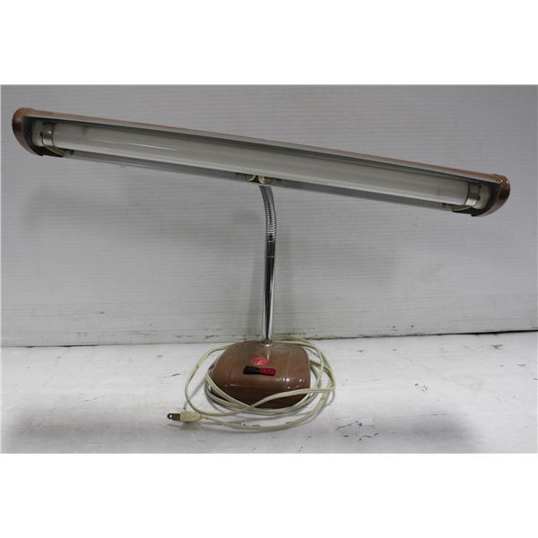 VINTAGE TABLE LAMP