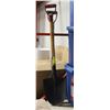 Image 1 : PAIR OF DIGGING SHOVELS