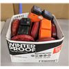 Image 1 : BOX WITH 8 ROAD FLARES