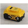 Image 2 : DEWALT XR LITHIUM ION 20V MAX BATTERY