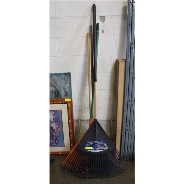 YARD RAKES - 4