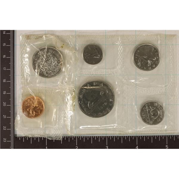 1978 CANADA UNC SET NO ENVELOPE PLASTIC IS IN