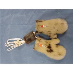 CHOICE ON 4: Seal Skin Mitten yo yos.  By. Maria Arnariak  (2)