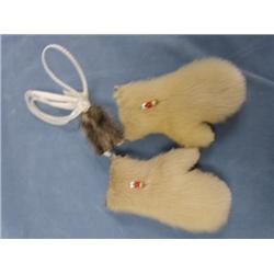 CHOICE ON 4: Seal Skin Mitten yo yos.  By. Maria Arnariak  (2)