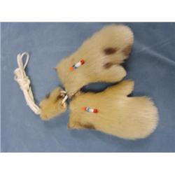 CHOICE ON 4: Seal Skin Mitten yo yos.  By. Maria Arnariak  (2)