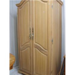 Very nice approx 8ft tall wood entertainment center (266)