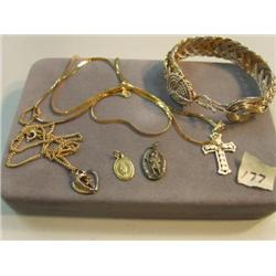 Lot of religious items and bracelet (266)