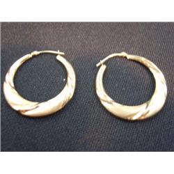 Lot of 3 gold hoop earrings (266)