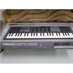 Yamaha electronic key Board and a one of kind wall hanging (230)