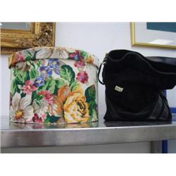 Very nice hat box and leather purse (266)