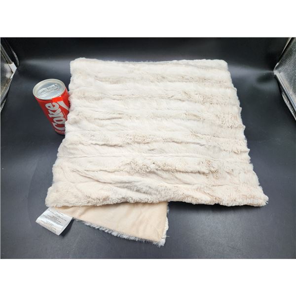 Pinzon Polyester Fur Blanket Twin: 50in x 60in