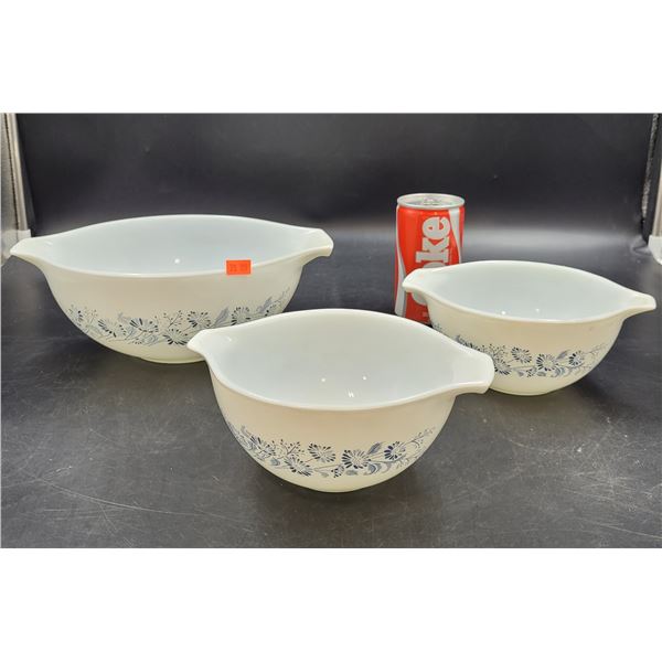 Pyrex Tan & Blue Mixing Bowls