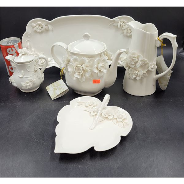Antique Reflections Cream White Tea Set