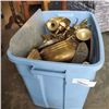 Image 1 : TOTE OF BRASS DECOR