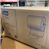 Image 2 : CASE OF TORK HAND TOWEL, WHITE, 6 ROLLS OF 700FT EACH, 7.7 INCH WIDE