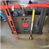 Image 2 : WORK TABLE WITH LOAD BAR AND LEVEL