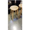 Image 2 : SET OF 4 BAR STOOLS