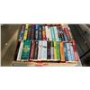 Image 2 : 2 TRAYS OF NOVELS