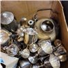 Image 2 : BOX OF SERVING AND CUTLERY ITEMS