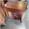 Image 3 : BEDSIDE TABLE