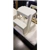 Image 2 : PAIR OF PLASTIC STEP STOOLS