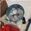 Image 3 : METAL TABLE FAN WITH HAIR TRIMMER SET AND WICKER BASKETS