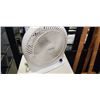Image 2 : 2 TABLE FANS AND FLOOR FAN