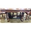 Image 3 : ANTIQUE DINING TABLE AND 6 LEATHER SEAT CHAIRS