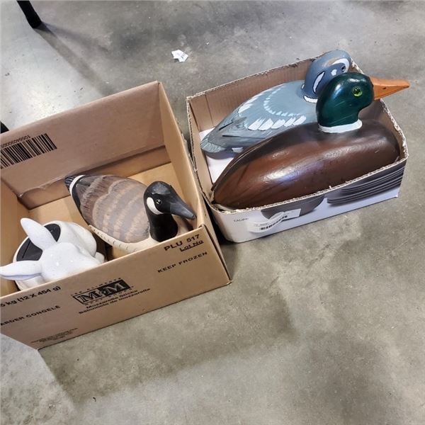 3 WOODEN DUCK DECOYS, AND SOLAR RABBIT GARDEN LIGHT