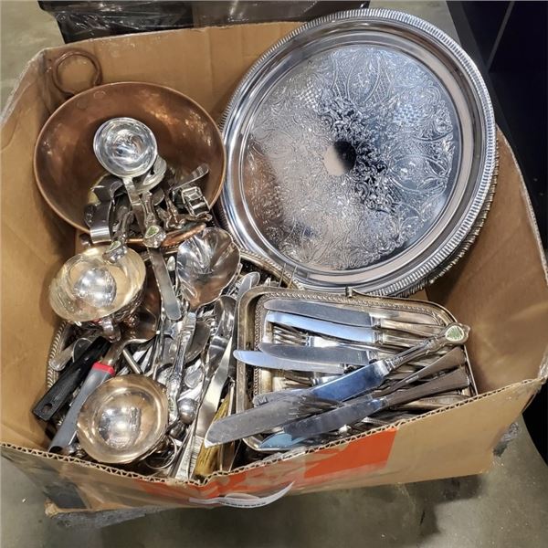 BOX OF SERVING AND CUTLERY ITEMS