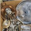Image 2 : BOX OF SERVING AND CUTLERY ITEMS