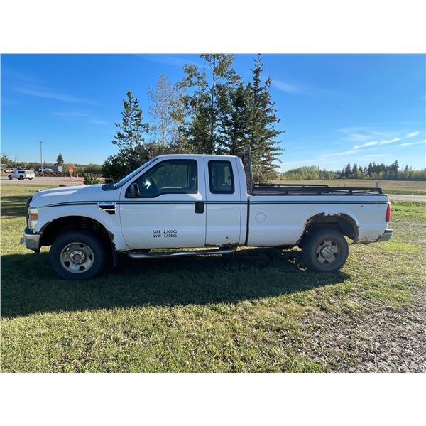 2008 Ford F250, ext. cab, 5.4 L V8, auto, gas, 4WD, showing 304,959 km, running, SN. 1FTSX21548EB059