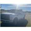 Image 9 : 2008 Ford F250, ext. cab, 5.4 L V8, auto, gas, 4WD, showing 304,959 km, running, SN. 1FTSX21548EB059