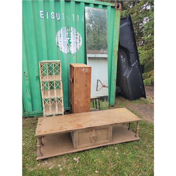 Lot of book shelves & mirrors