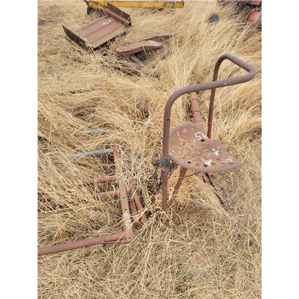 Square bale stacker, 2- 5th wheels