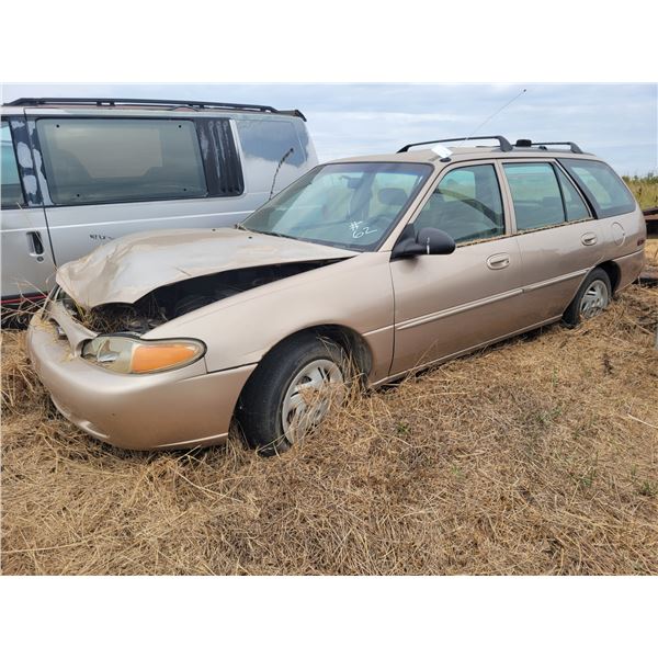 Ford Escort, has engine (sold for parts)