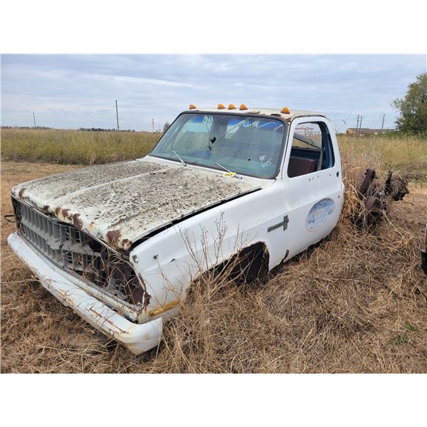 Chev truck & chassis, no engine (sold for parts), 7-trailer axles