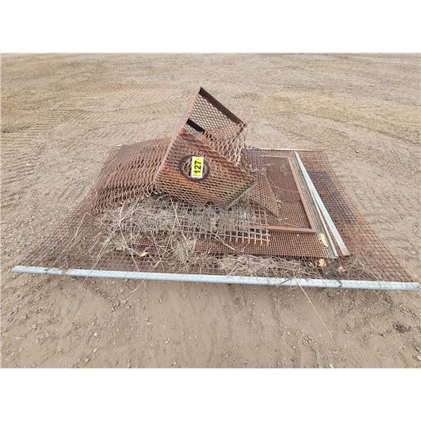 Assort. Of wire mesh grating