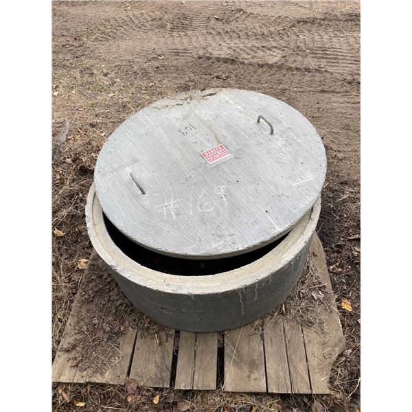 Concrete 34 inch OD septic lid & 1- 1ft x 29 inch ID manhole