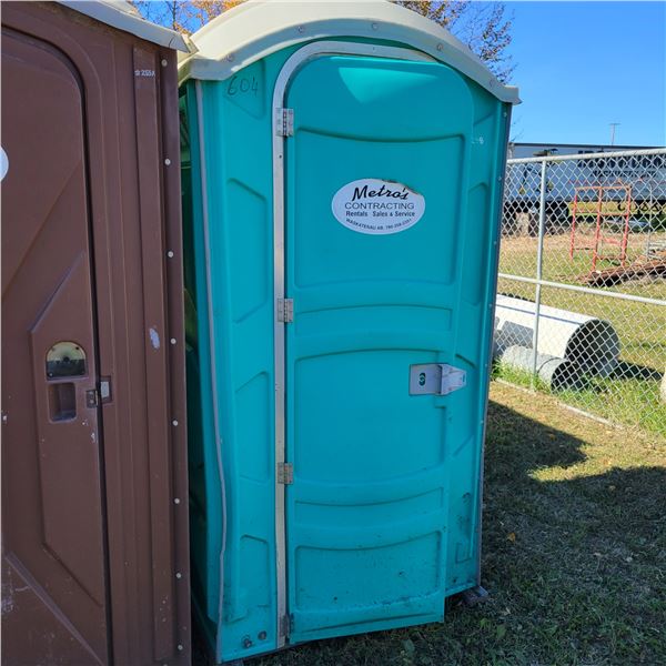 Porta Potty c/w hand sanitizer dispenser & TP dispenser, no urinal (has some damage)