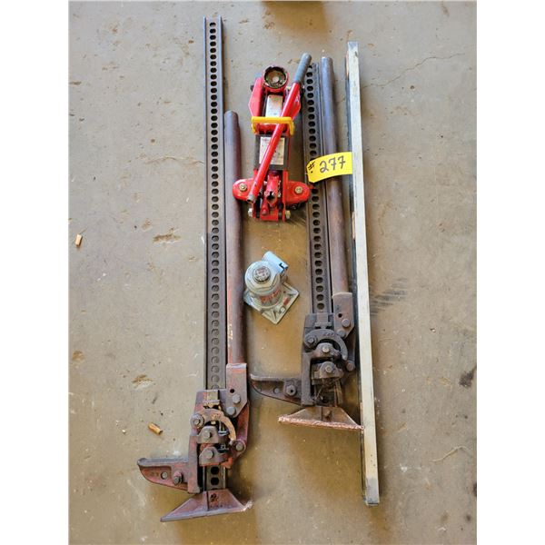 Vehicle jacks, level