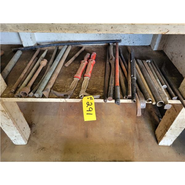Pry bars & nail pullers