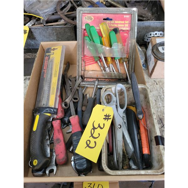 Screw drivers, pry bars & knives